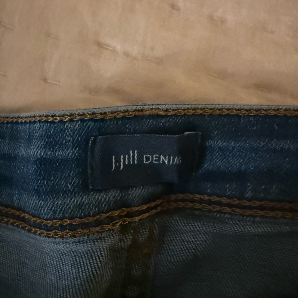 J. Jill Classic Blue Jean Shorts - Picture 2 of 2